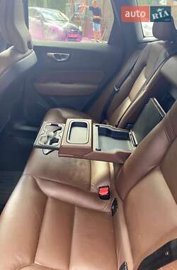 Внедорожник / Кроссовер Volvo XC60 2018 в Ровно