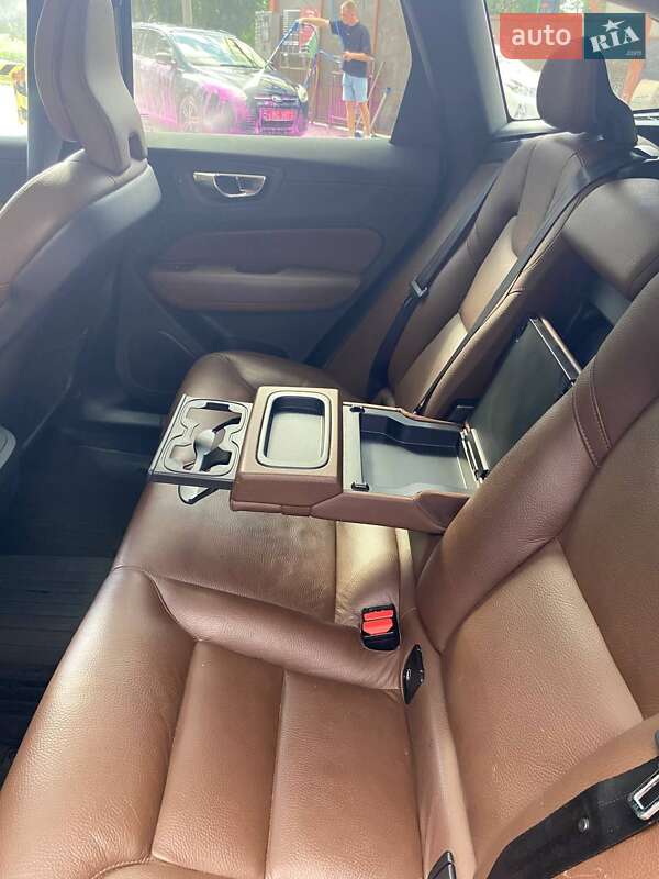 Внедорожник / Кроссовер Volvo XC60 2018 в Ровно