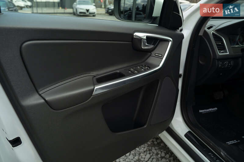 Позашляховик / Кросовер Volvo XC60 2015 в Чернівцях