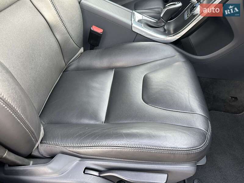 Позашляховик / Кросовер Volvo XC60 2016 в Києві