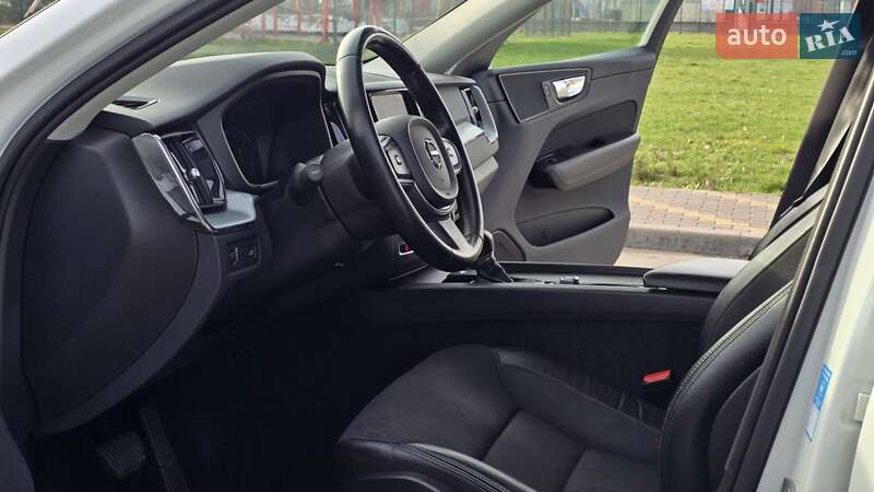 Внедорожник / Кроссовер Volvo XC60 2019 в Киеве