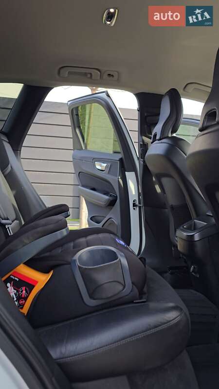 Внедорожник / Кроссовер Volvo XC60 2019 в Киеве