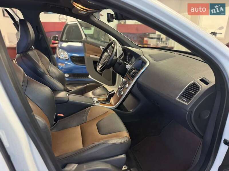 Позашляховик / Кросовер Volvo XC60 2016 в Львові фото 11 Позашляховик / Кросовер Volvo XC60 2016 в Львові