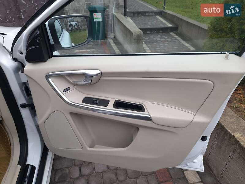 Позашляховик / Кросовер Volvo XC60 2016 в Львові