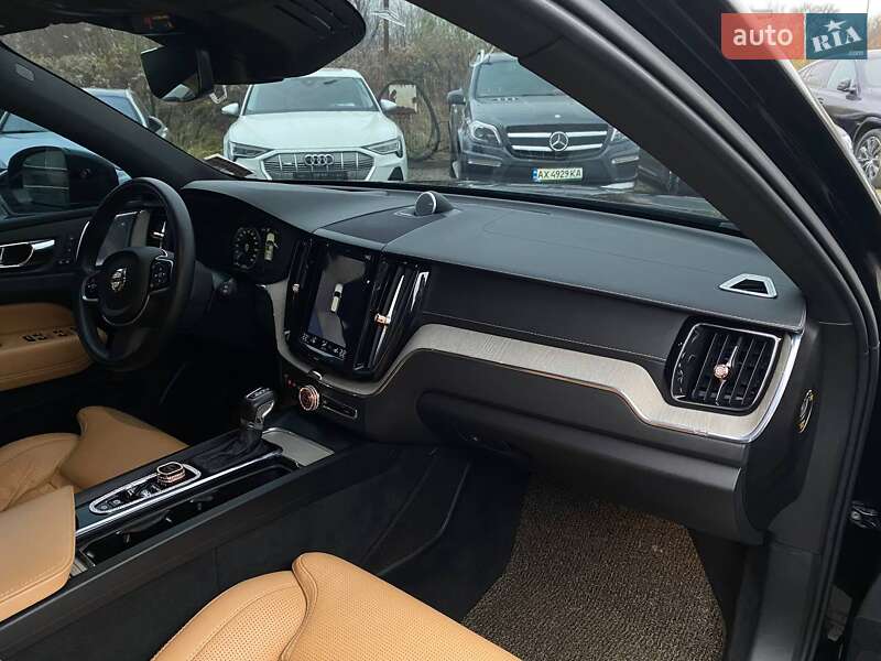 Внедорожник / Кроссовер Volvo XC60 2019 в Львове