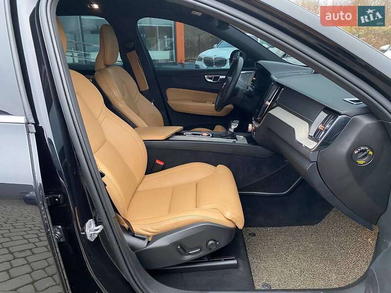 Внедорожник / Кроссовер Volvo XC60 2019 в Львове