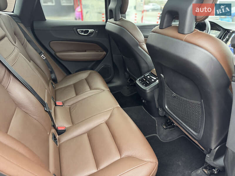 Позашляховик / Кросовер Volvo XC60 2017 в Новояворівську