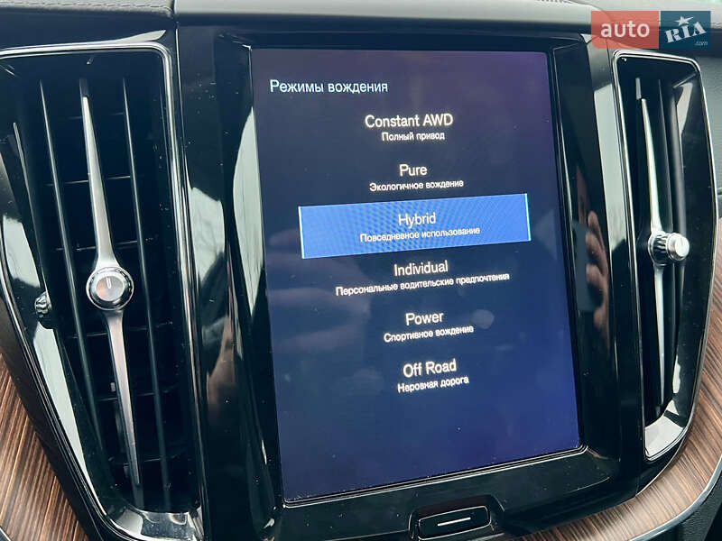 Внедорожник / Кроссовер Volvo XC60 2019 в Киеве