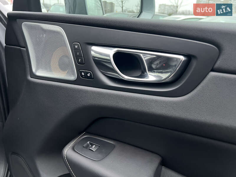 Внедорожник / Кроссовер Volvo XC60 2019 в Киеве