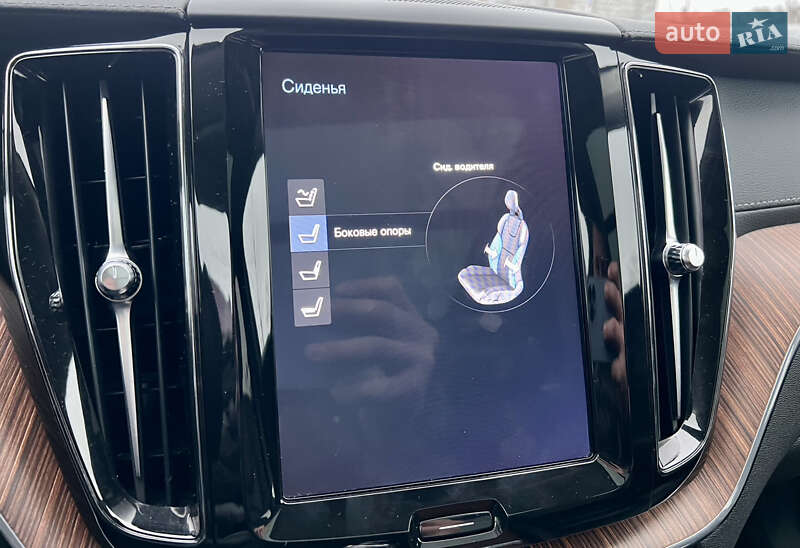 Внедорожник / Кроссовер Volvo XC60 2019 в Киеве