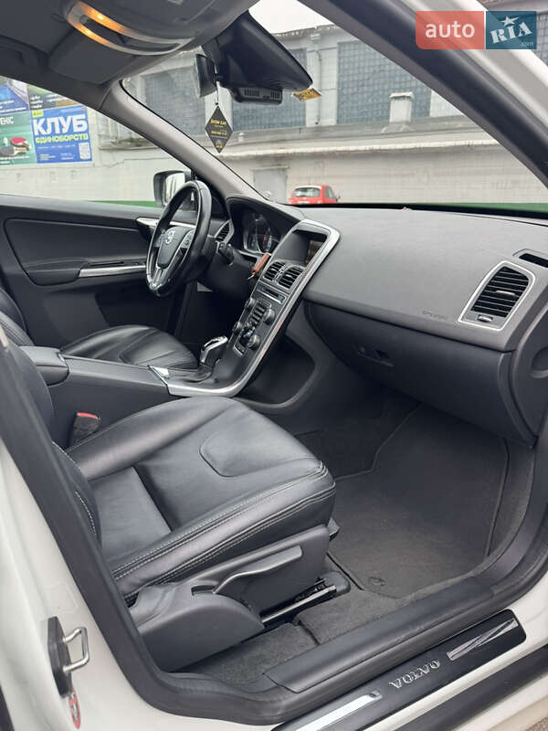 Внедорожник / Кроссовер Volvo XC60 2015 в Киеве