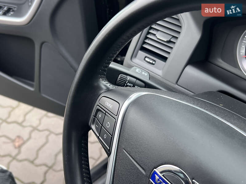 Позашляховик / Кросовер Volvo XC60 2011 в Нововолинську