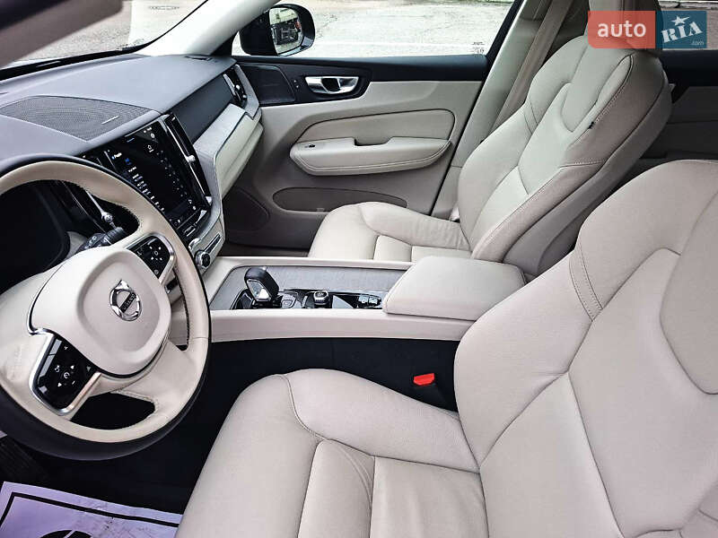 Внедорожник / Кроссовер Volvo XC60 2022 в Черновцах
