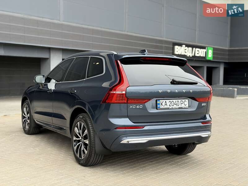 Внедорожник / Кроссовер Volvo XC60 2023 в Киеве