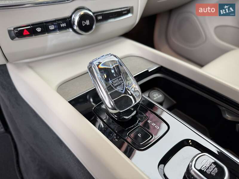 Внедорожник / Кроссовер Volvo XC60 2023 в Киеве