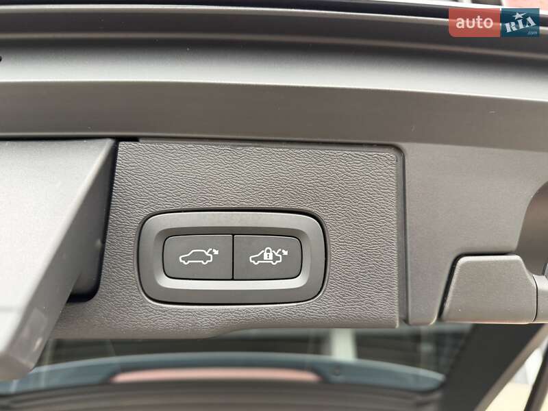 Внедорожник / Кроссовер Volvo XC60 2023 в Киеве