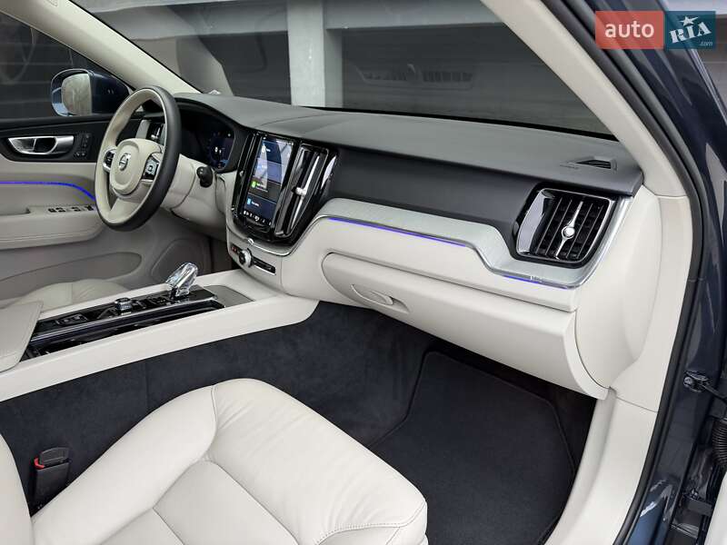 Внедорожник / Кроссовер Volvo XC60 2023 в Киеве