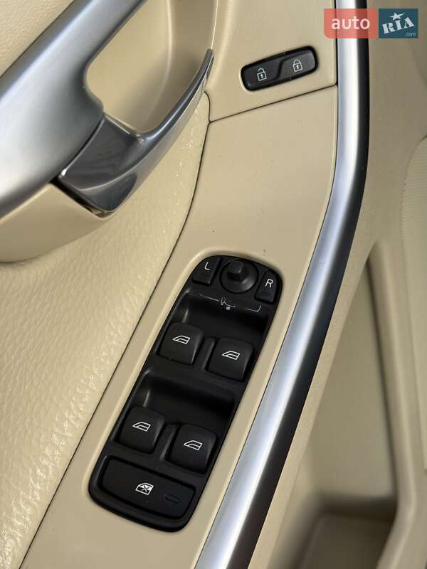 Внедорожник / Кроссовер Volvo XC60 2012 в Киеве