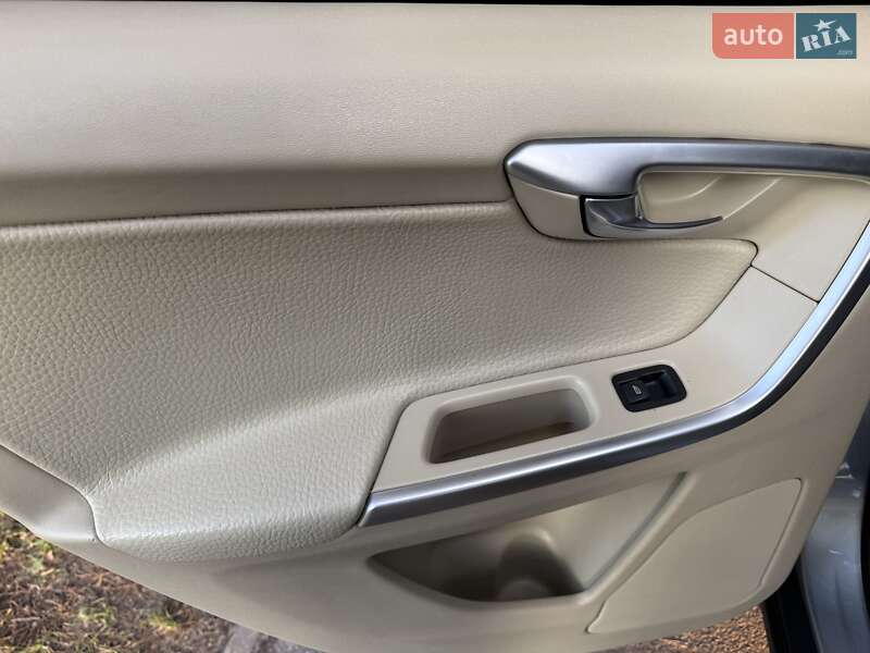 Внедорожник / Кроссовер Volvo XC60 2012 в Киеве