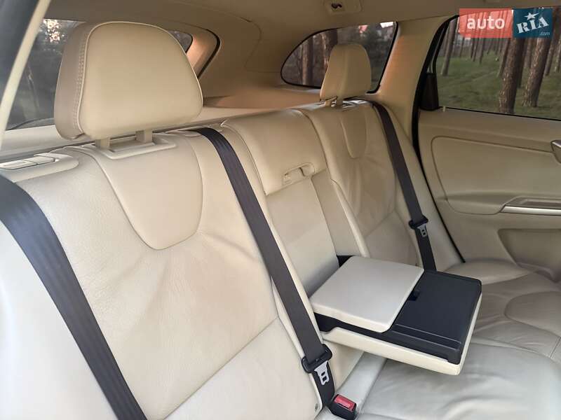 Внедорожник / Кроссовер Volvo XC60 2012 в Киеве