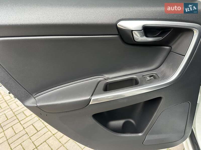 Внедорожник / Кроссовер Volvo XC60 2015 в Одессе