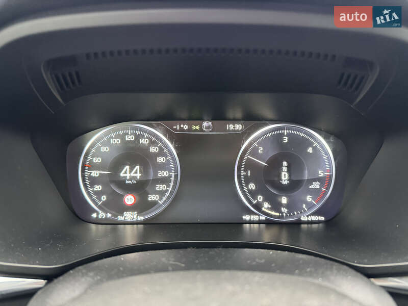 Внедорожник / Кроссовер Volvo XC60 2019 в Лохвице