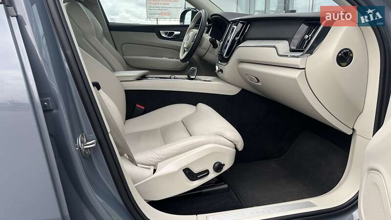 Внедорожник / Кроссовер Volvo XC60 2023 в Киеве