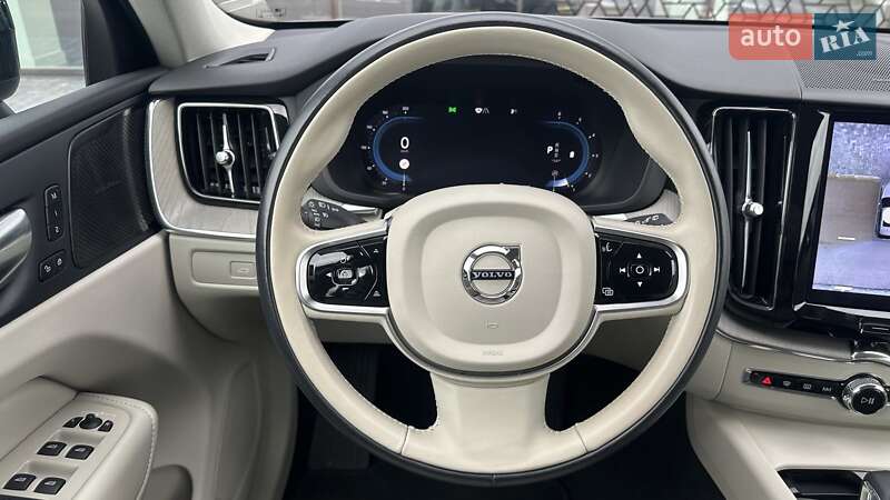 Внедорожник / Кроссовер Volvo XC60 2023 в Киеве
