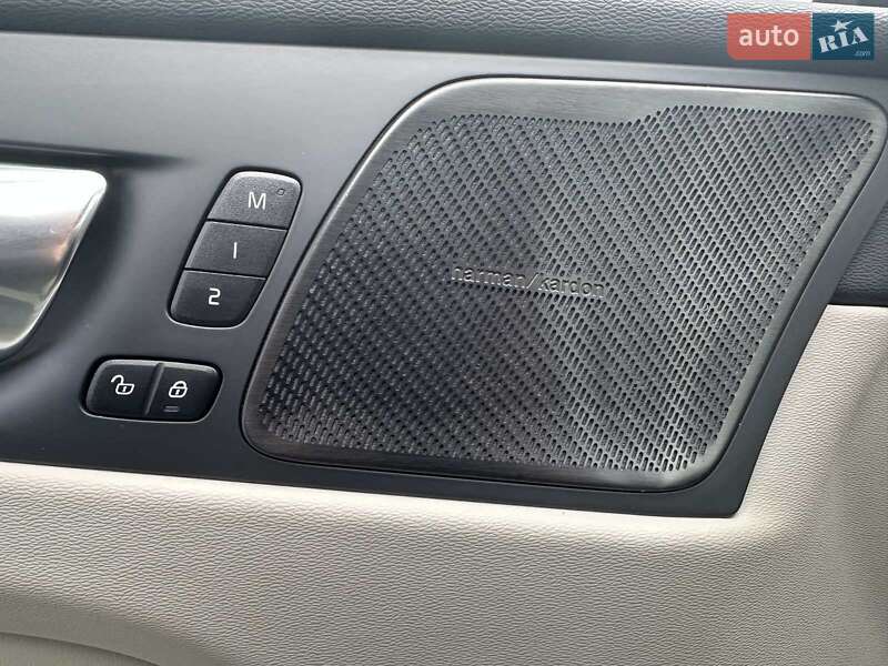 Внедорожник / Кроссовер Volvo XC60 2023 в Киеве