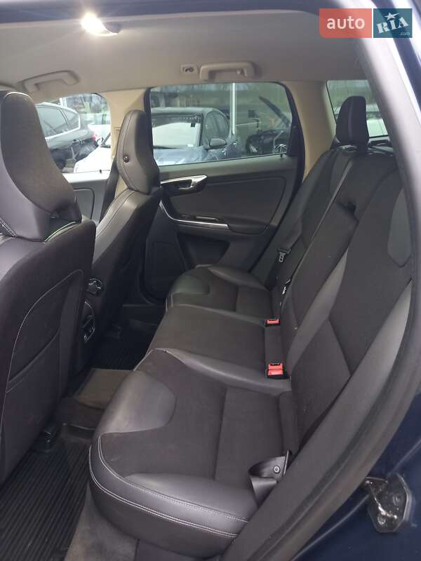 Позашляховик / Кросовер Volvo XC60 2011 в Полтаві фото 26 Позашляховик / Кросовер Volvo XC60 2011 в Полтаві