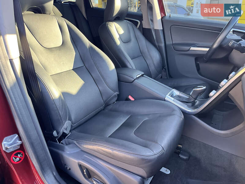 Внедорожник / Кроссовер Volvo XC60 2016 в Василькове