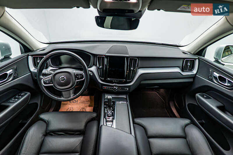Внедорожник / Кроссовер Volvo XC60 2021 в Киеве