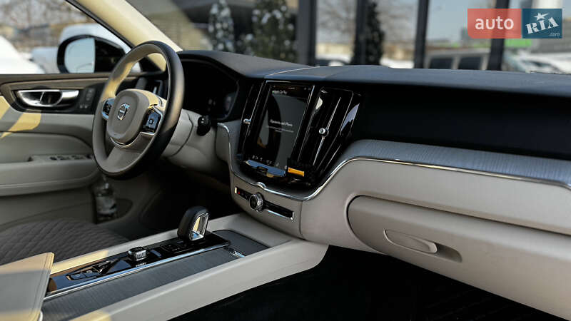 Внедорожник / Кроссовер Volvo XC60 2024 в Киеве