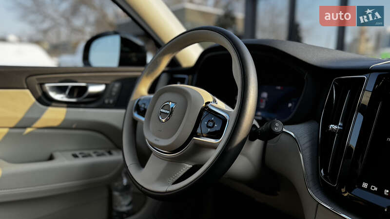 Внедорожник / Кроссовер Volvo XC60 2024 в Киеве