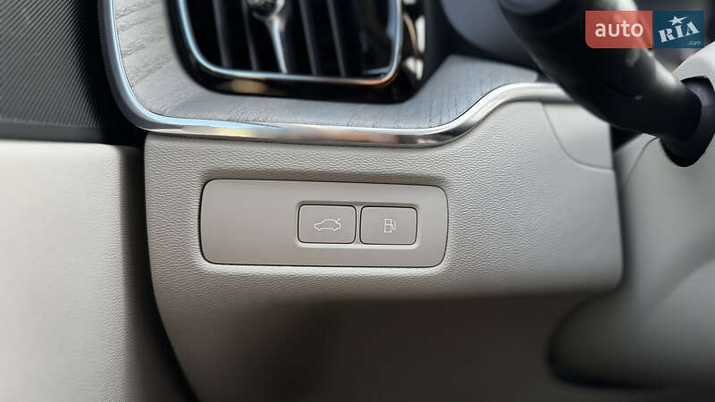 Внедорожник / Кроссовер Volvo XC60 2024 в Киеве