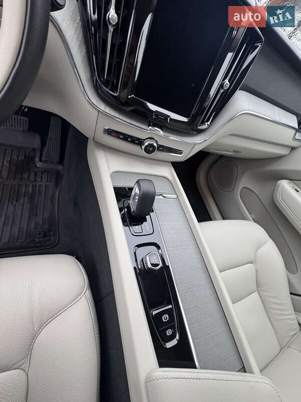 Внедорожник / Кроссовер Volvo XC60 2023 в Хмельницком