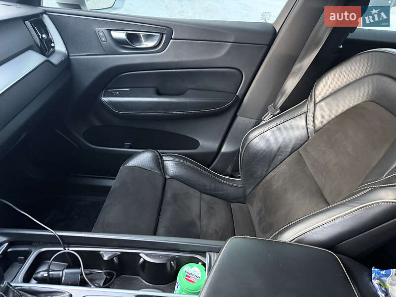 Внедорожник / Кроссовер Volvo XC60 2017 в Ровно