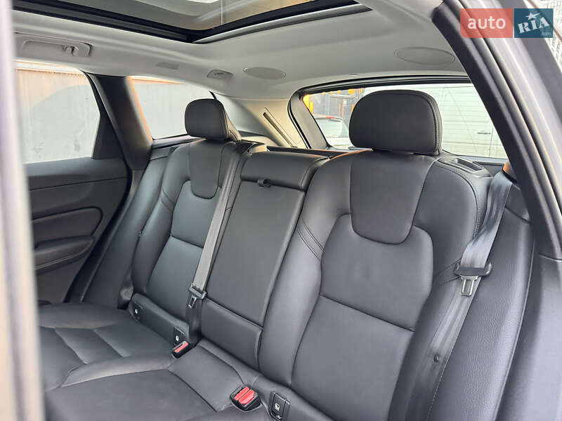 Внедорожник / Кроссовер Volvo XC60 2022 в Киеве