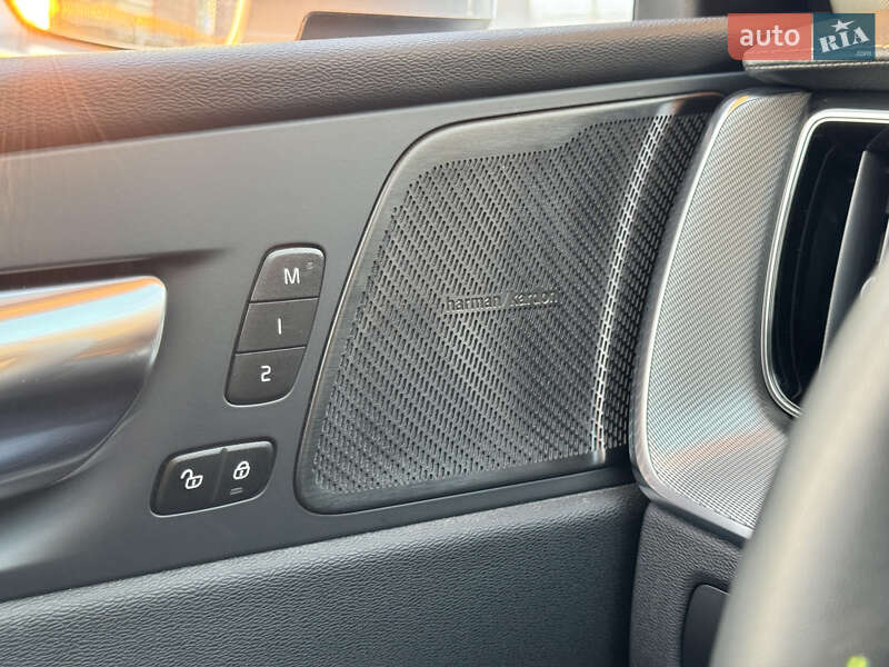 Внедорожник / Кроссовер Volvo XC60 2022 в Киеве