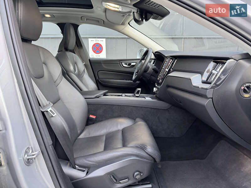 Внедорожник / Кроссовер Volvo XC60 2022 в Киеве