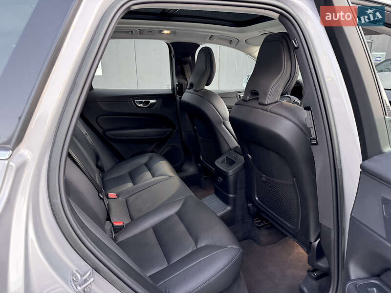 Внедорожник / Кроссовер Volvo XC60 2022 в Киеве