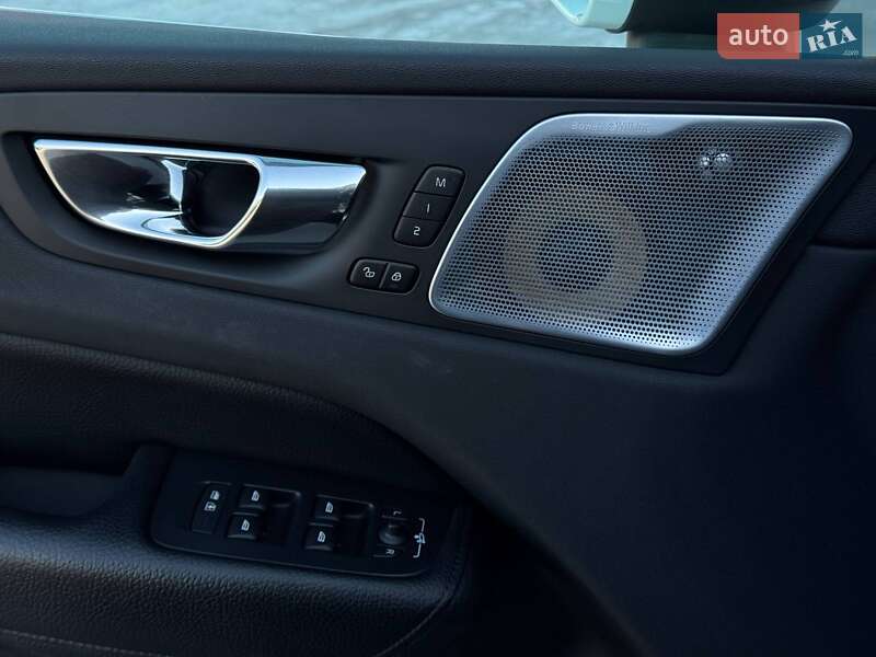 Внедорожник / Кроссовер Volvo XC60 2018 в Ровно