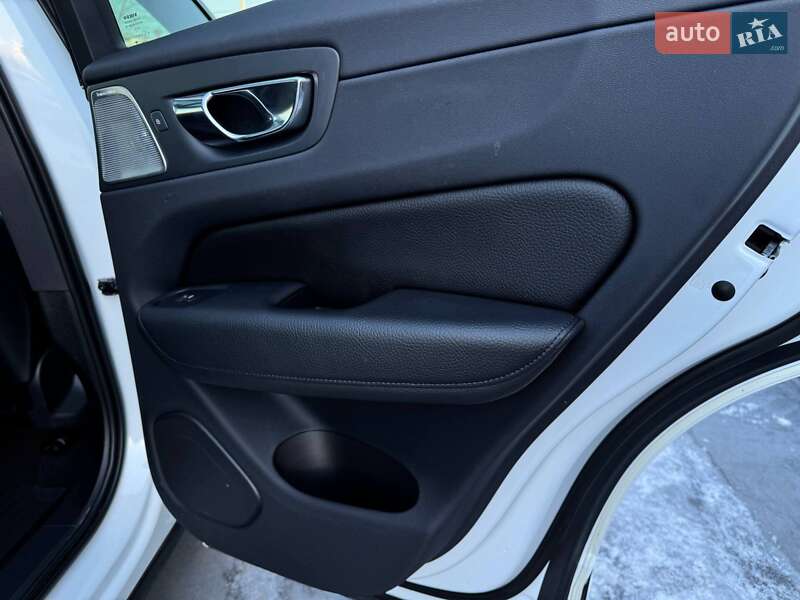 Внедорожник / Кроссовер Volvo XC60 2018 в Ровно