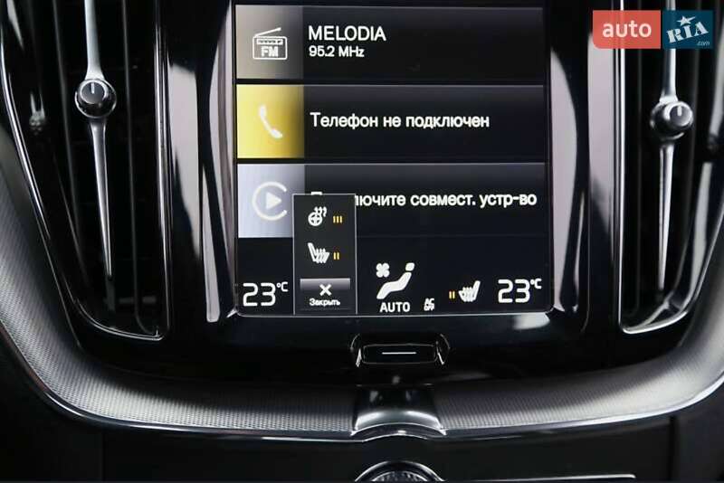 Внедорожник / Кроссовер Volvo XC60 2019 в Киеве