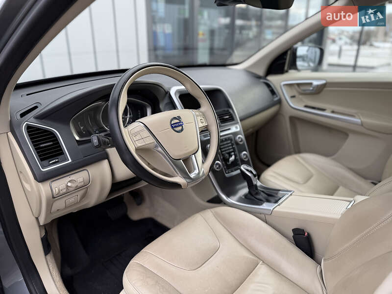 Внедорожник / Кроссовер Volvo XC60 2015 в Владимире