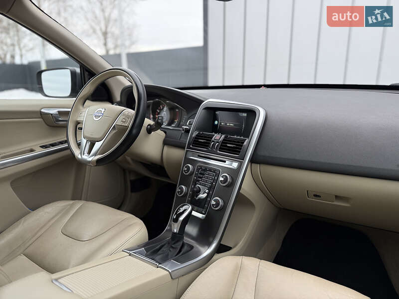 Внедорожник / Кроссовер Volvo XC60 2015 в Владимире