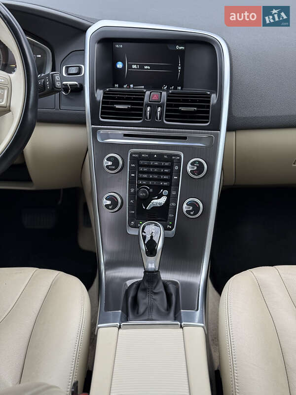 Внедорожник / Кроссовер Volvo XC60 2015 в Владимире