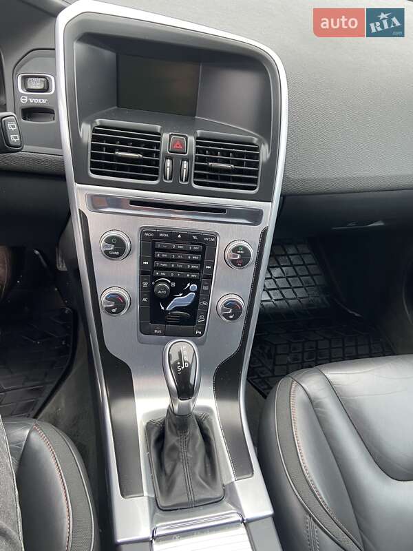 Позашляховик / Кросовер Volvo XC60 2014 в Чернівцях