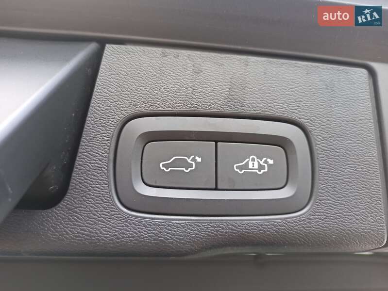 Внедорожник / Кроссовер Volvo XC60 2018 в Киеве