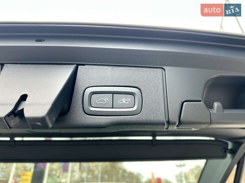 Внедорожник / Кроссовер Volvo XC60 2023 в Одессе